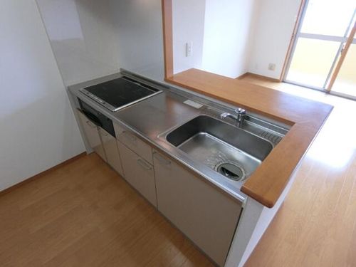 大阪府茨木市彩都やまぶき4丁目(マンション)の賃貸物件のキッチン