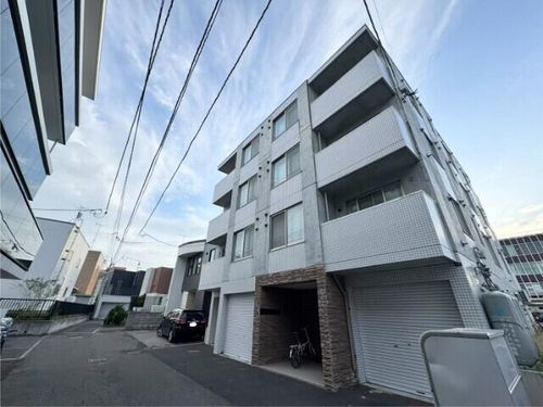 グランディール学園前の外観