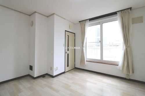 コーポステータス101の居間