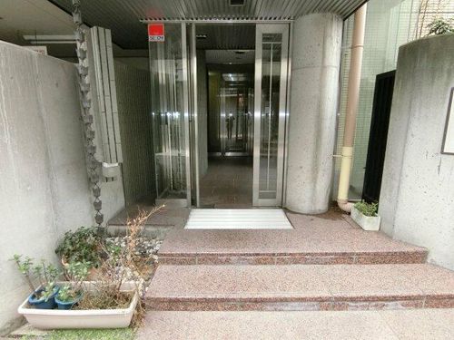 カーサ中田の玄関