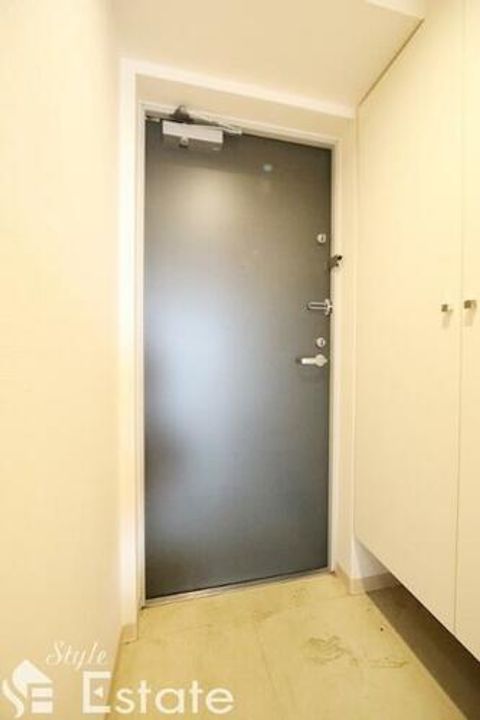 インプルーブ鶴舞1203の玄関