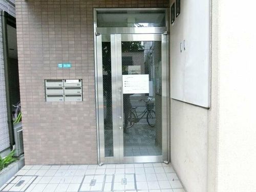 アッツ・コート美章園駅前の玄関