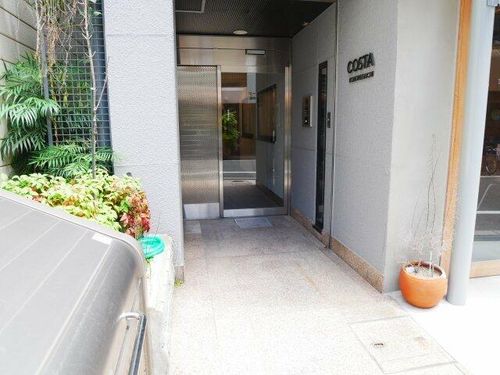 コスタ河堀口の玄関