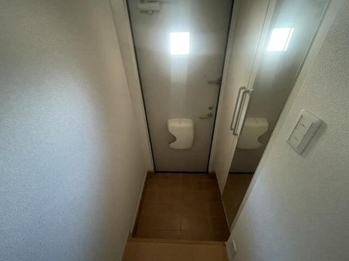 アルメールM207の玄関