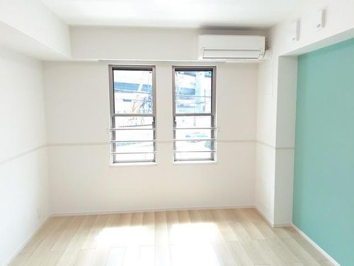 Yシャトレーヌ3301の居間