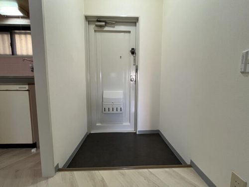 インテンス大東2Bの玄関