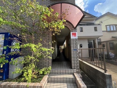 インテンス大東2Bの玄関