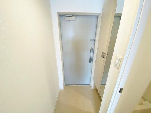 メゾンドボヌール弁天町の玄関