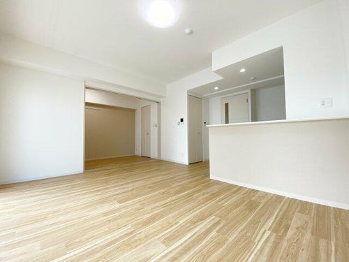 メゾンドボヌール弁天町の居間