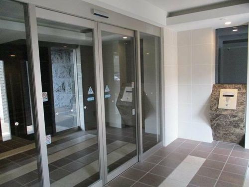 プレサンス上前津グレースの玄関