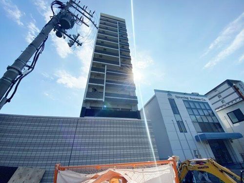 フォーリアライズ大阪ミッテの玄関