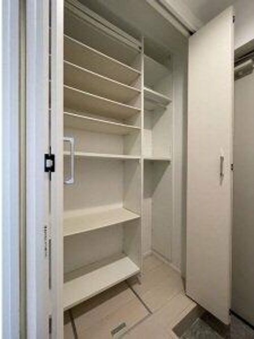 OBED ESTATE hanaten202の玄関