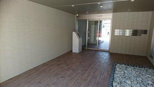 ホームクラルスの玄関