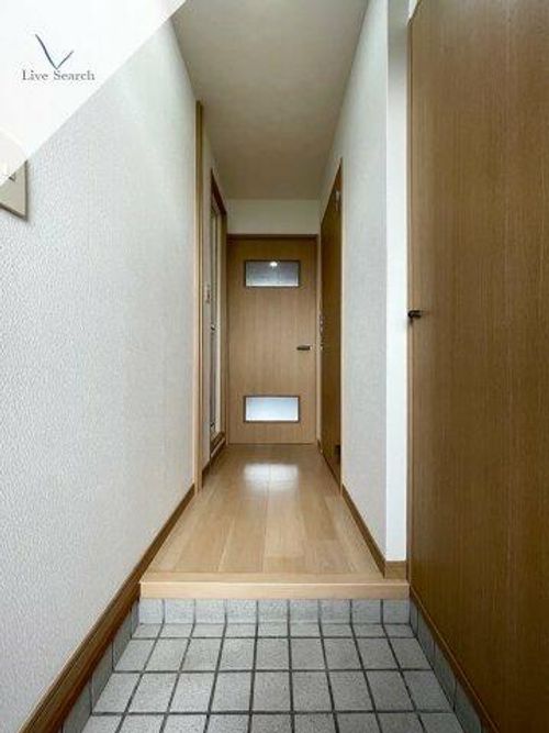 エステートモア天神STUDIOの玄関