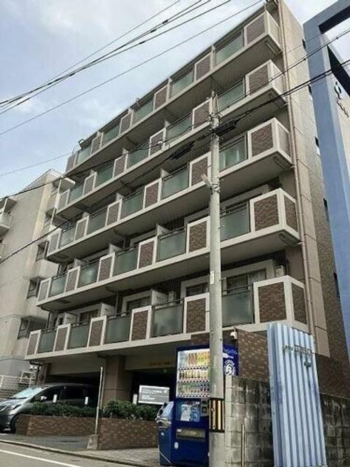 ダイナコートエスタディオ平尾駅前の外観
