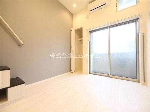 ハーモニーテラス靖国町IV205の居間