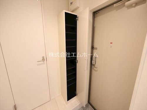 ハーモニーテラス靖国町IV205の玄関