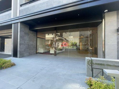 スプランディッド新大阪Ⅵの玄関