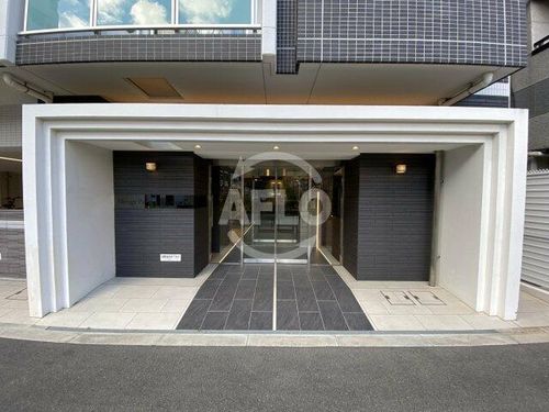 ミラージュパレス北梅田の玄関