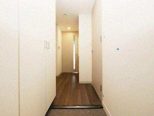 プレサンス谷町リーベの玄関