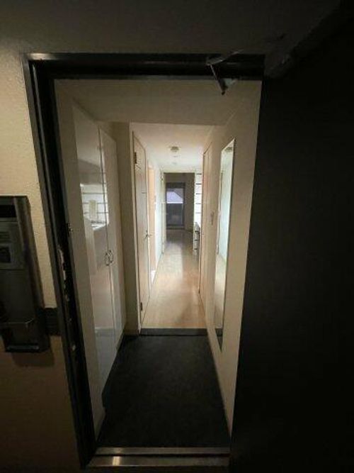 プレサンス本町プライムの玄関