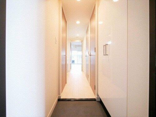 プレサンス松屋町駅前デュオの玄関
