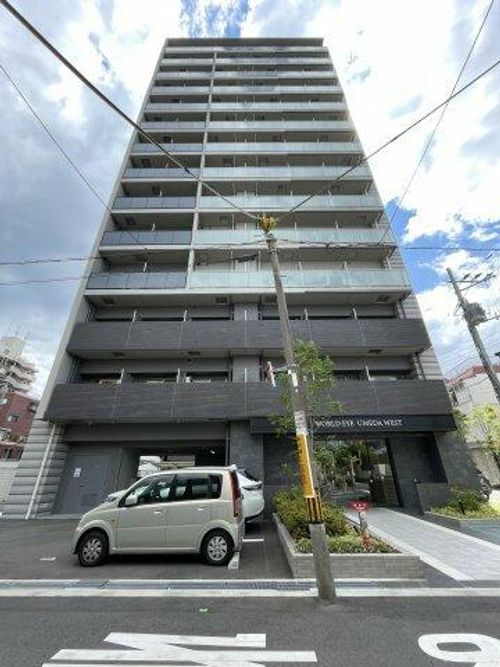 ワールドアイ梅田WESTの外観