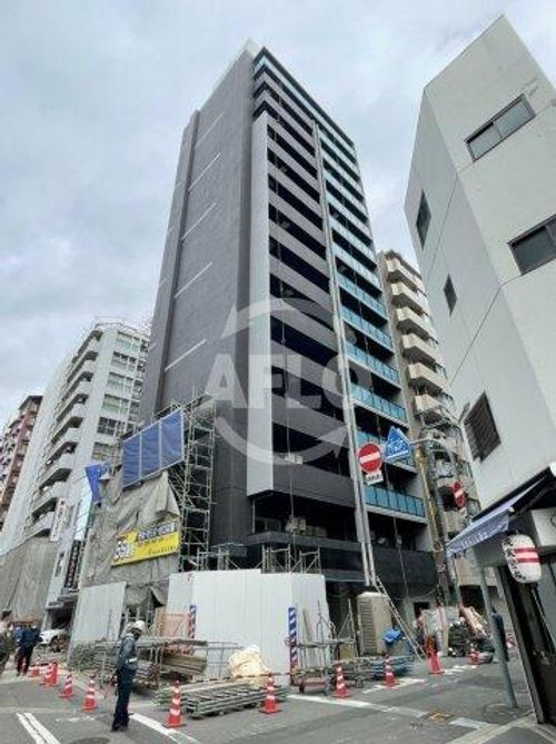 ワールドアイ京町堀の玄関