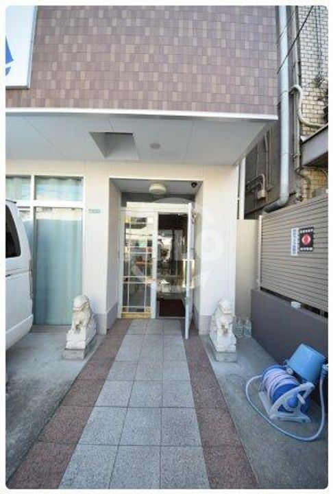 D.G.COURTの玄関