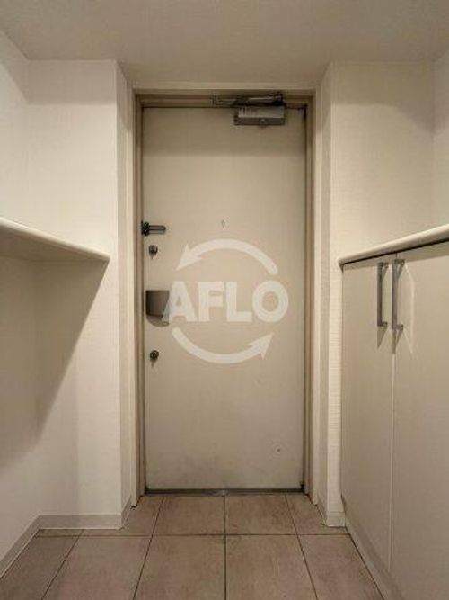 セレッソコート新大阪の玄関