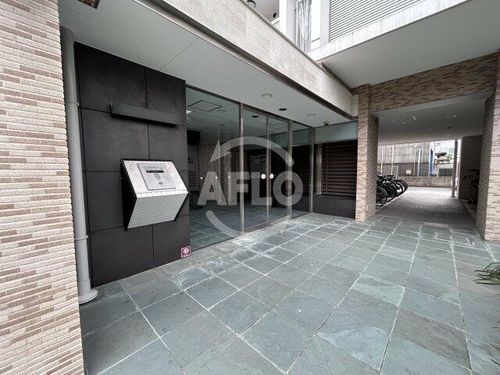 ドライバウム江坂の玄関