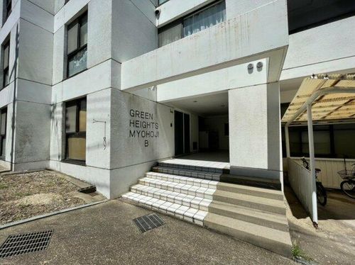 グリーンハイツ妙法寺Bの玄関