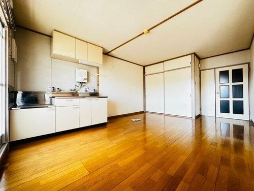 桃山台ハイツの居間