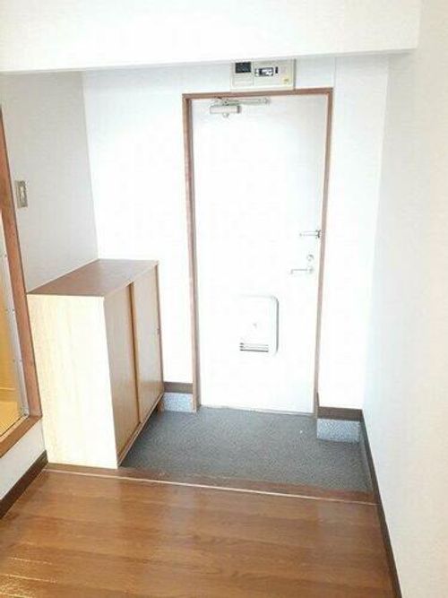 サンハイツ広久手Bの玄関