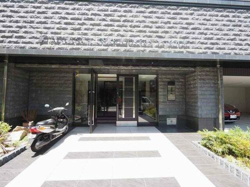 アドバンス大阪城北ルミウスの玄関
