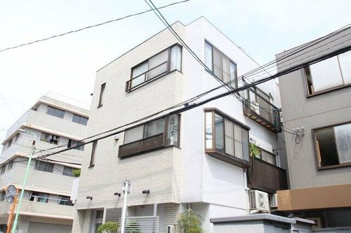 内山プラザビルの外観