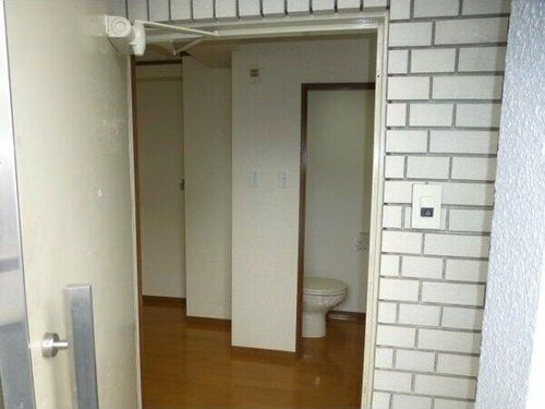 内山プラザビルの玄関