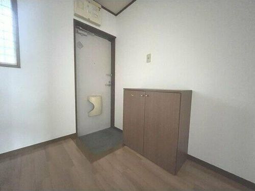 コーポリベルテ池下の玄関