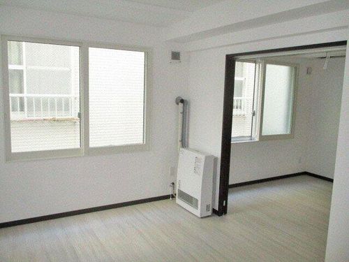 ラグーナ麻生102の居間