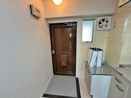 シャトー背戸口の玄関