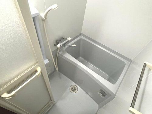 リュミエール森南303の風呂