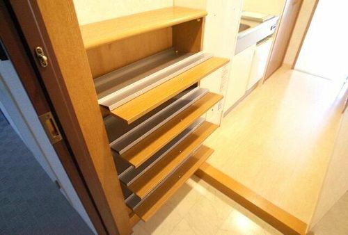 リュミエール森南303の玄関