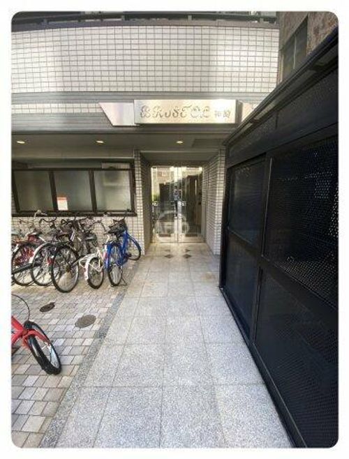 ブリストル神崎の玄関