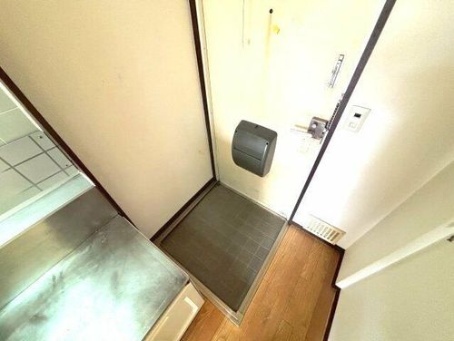 サンハイツ新町の玄関