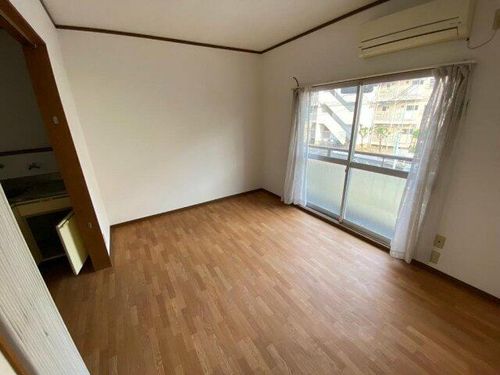 川辺マンション206の居間