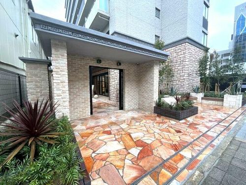 プレジオ荒本新町の玄関