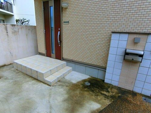 大阪府堺市東区日置荘西町6丁(一戸建)の賃貸物件の玄関