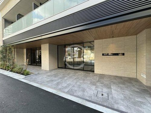 リヴェント難波サウスの玄関