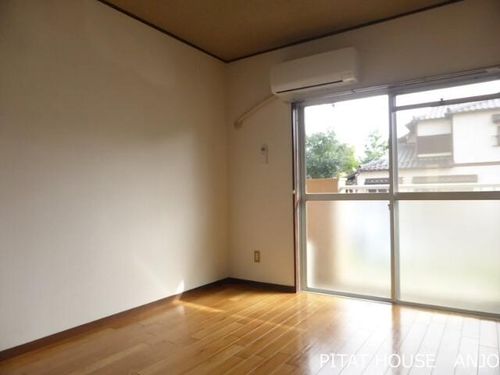 バロン幸定野の居間