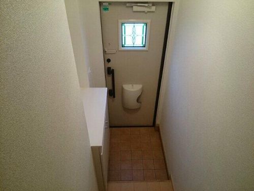 サニークレールB棟の玄関